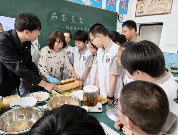 河北省启动首个学生劳动教育周 多维实践培育新时代奋斗者